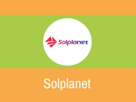 Logo von Solplanet mit rotem Symbol und Schriftzug auf buntem Hintergrund.